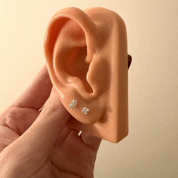 14kt solid white gold solitaire cushion stud piercing earrings Dainty minimalist - Picture 2 of 7